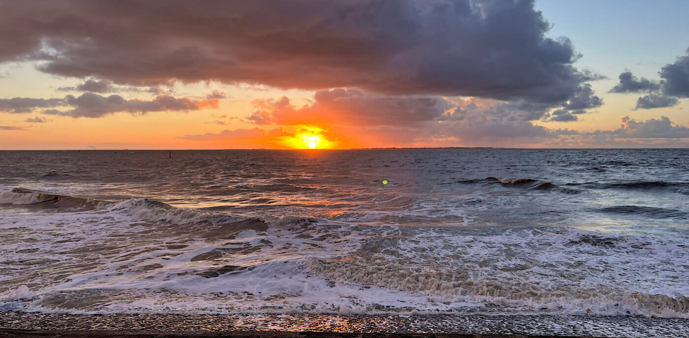 96AA44B7-7EF5-4459-AFEE-20C643E45912 Sonnenuntergang am Meer
