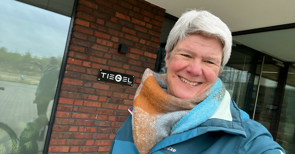 Das Bild zeigt mich vor dem Fitnessstudio "Tiegel Gym"